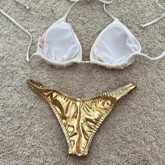 Gold and white bikini with sash ! - Picture 6 of 10